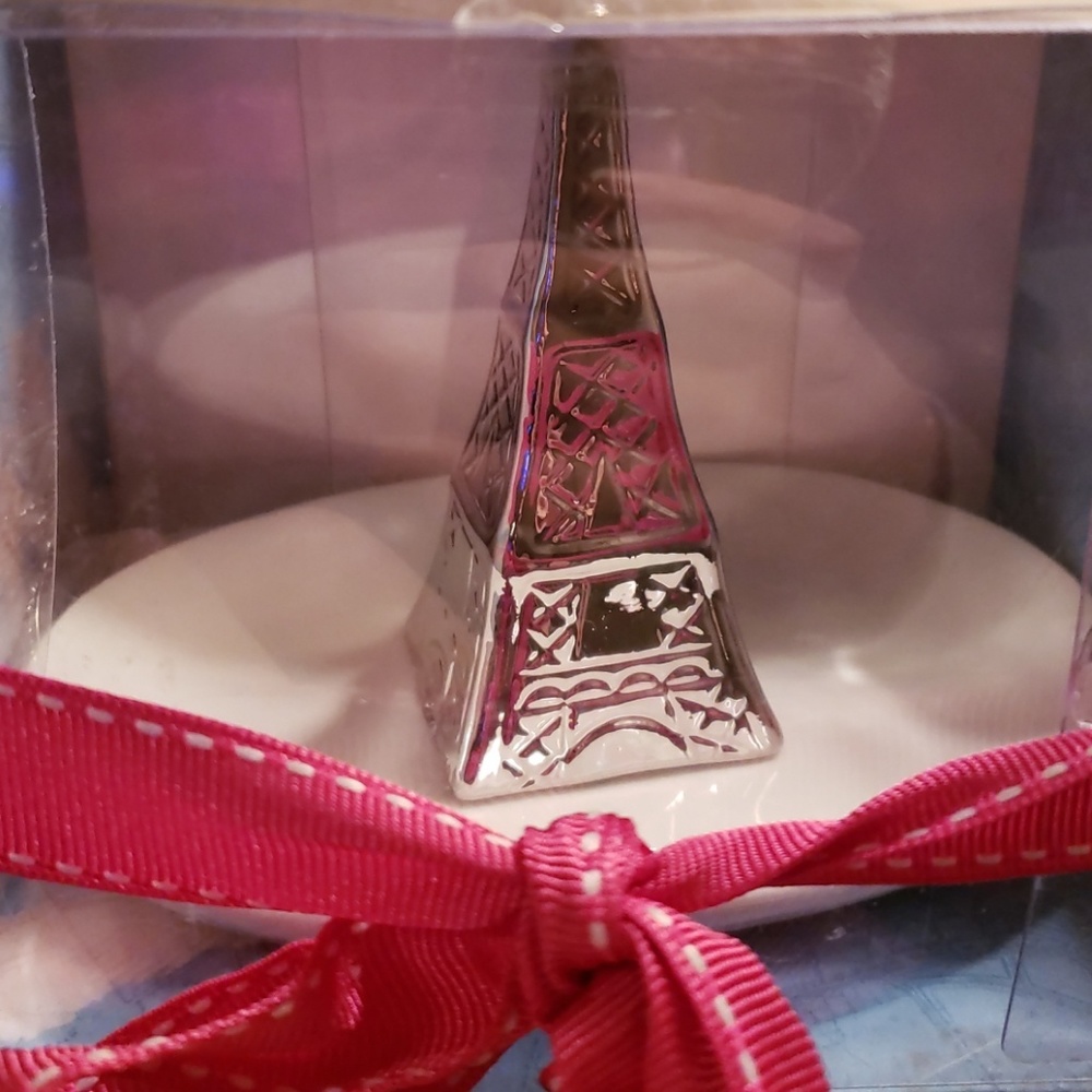 Eiffel Tower Ring Holder
